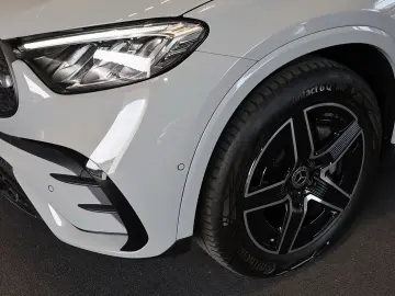 MERCEDES-BENZ GLC 200 4M AMG PANO AHK 360  ALPINGRAU 19 ZOLL