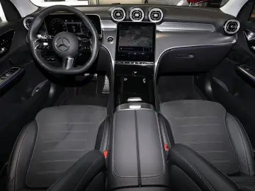 MERCEDES-BENZ GLC 200 4M AMG PANO AHK 360  ALPINGRAU 19 ZOLL