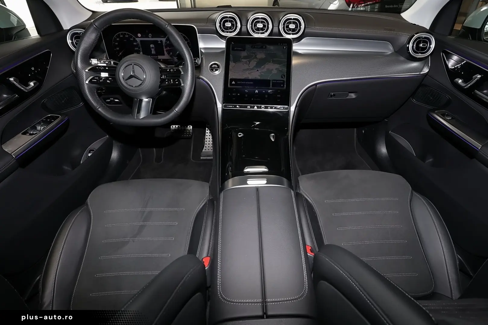 MERCEDES-BENZ GLC 200 4M AMG PANO AHK 360  ALPINGRAU 19 ZOLL