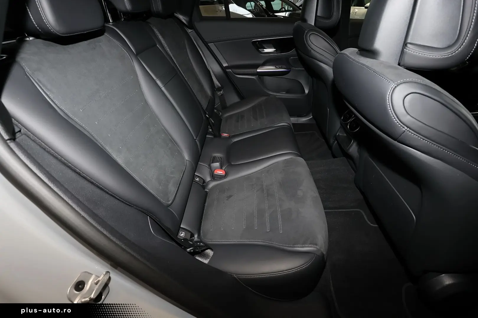 MERCEDES-BENZ GLC 200 4M AMG PANO AHK 360  ALPINGRAU 19 ZOLL