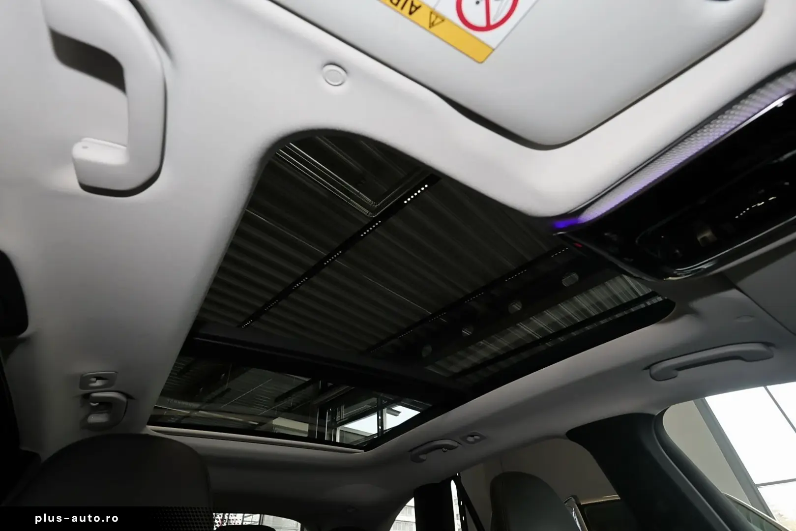 MERCEDES-BENZ GLC 200 4M AMG PANO AHK 360  ALPINGRAU 19 ZOLL