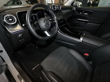 MERCEDES-BENZ GLC 200 4M AMG PANO AHK 360  ALPINGRAU 19 ZOLL