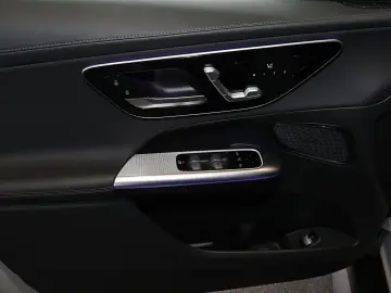 MERCEDES-BENZ GLC 200 4M AMG PANO AHK 360  ALPINGRAU 19 ZOLL