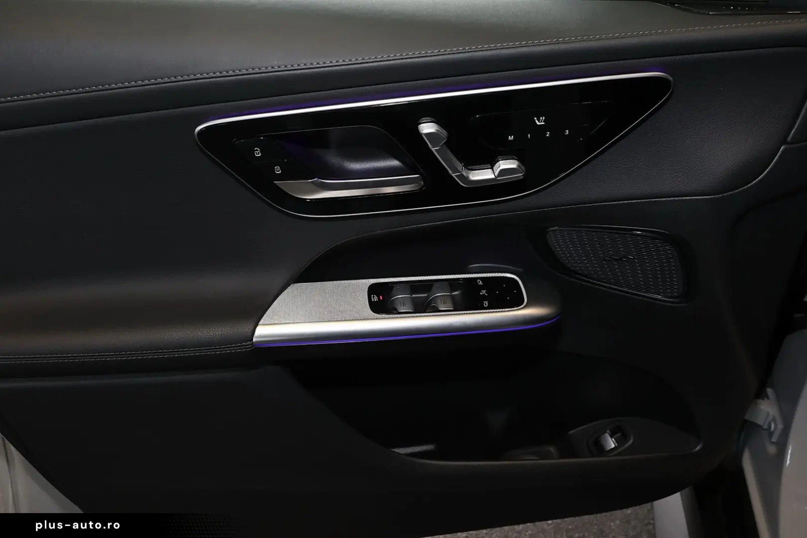 MERCEDES-BENZ GLC 200 4M AMG PANO AHK 360  ALPINGRAU 19 ZOLL