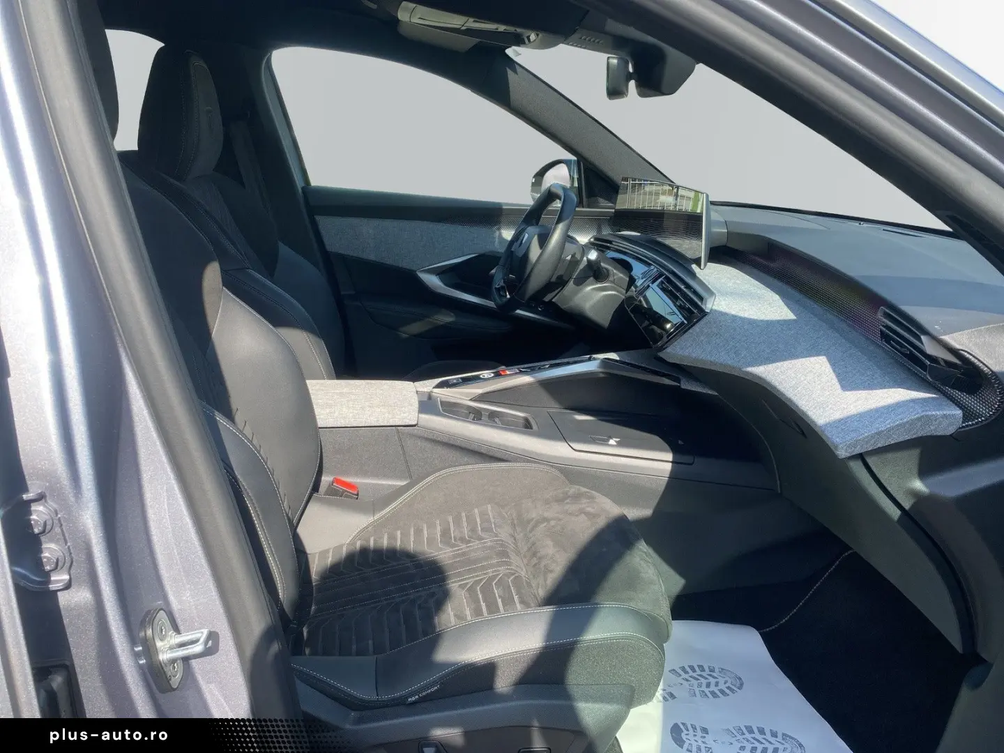PEUGEOT 3008 Hybrid 136 GT  360   Matrix  Navi  19