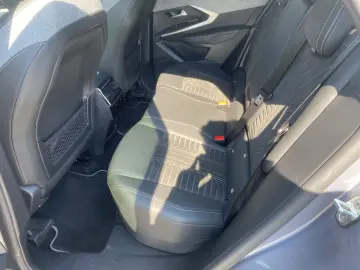 PEUGEOT 3008 Hybrid 136 GT  360   Matrix  Navi  19