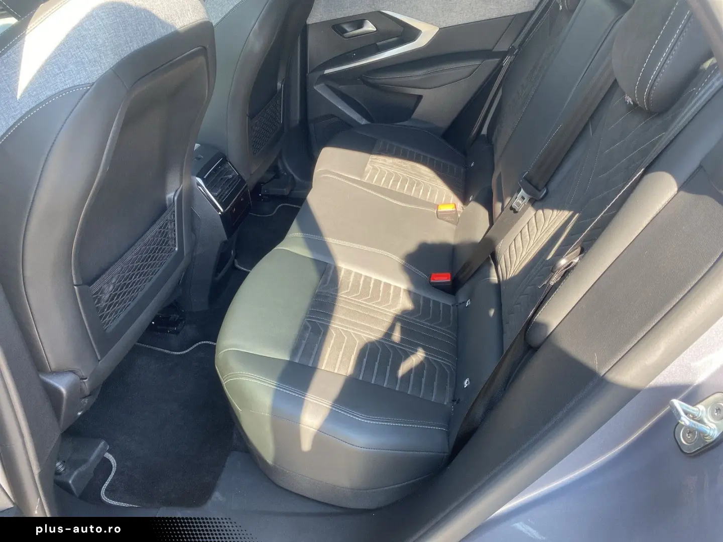 PEUGEOT 3008 Hybrid 136 GT  360   Matrix  Navi  19