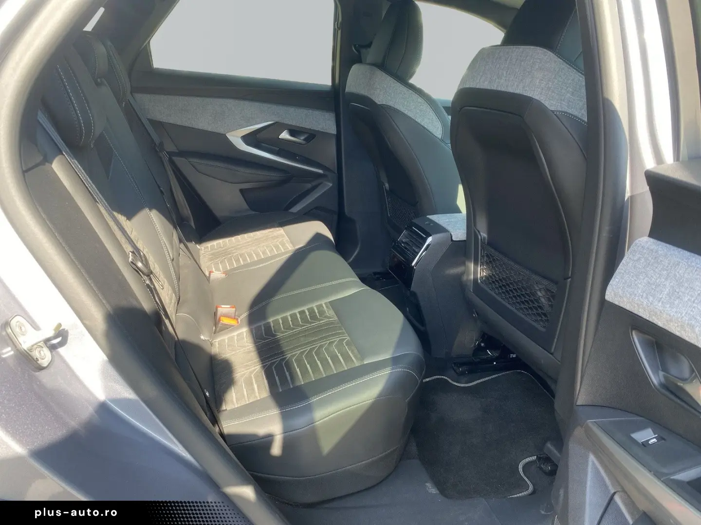 PEUGEOT 3008 Hybrid 136 GT  360   Matrix  Navi  19