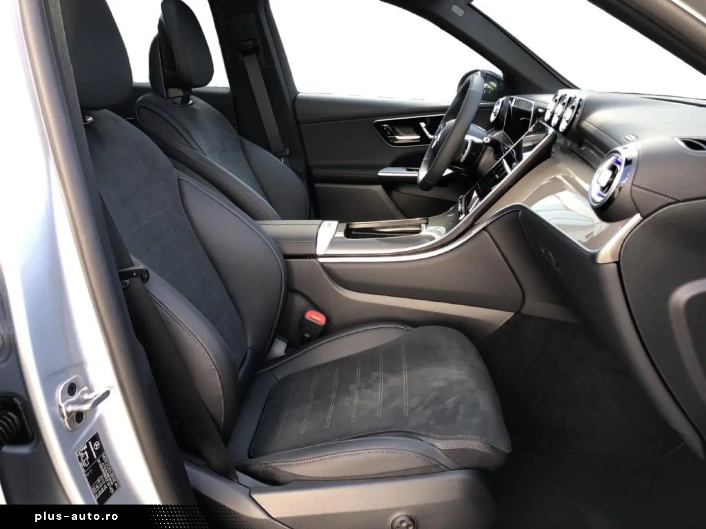 MERCEDES-BENZ GLC 200 4MATIC  MBUX AMG Pano AHK