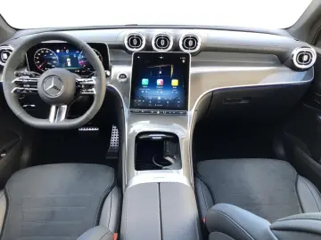 MERCEDES-BENZ GLC 200 4MATIC  MBUX AMG Pano AHK