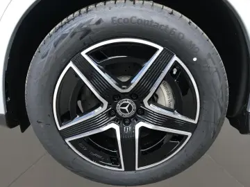 MERCEDES-BENZ GLC 200 4MATIC  MBUX AMG Pano AHK