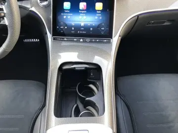 MERCEDES-BENZ GLC 200 4MATIC  MBUX AMG Pano AHK