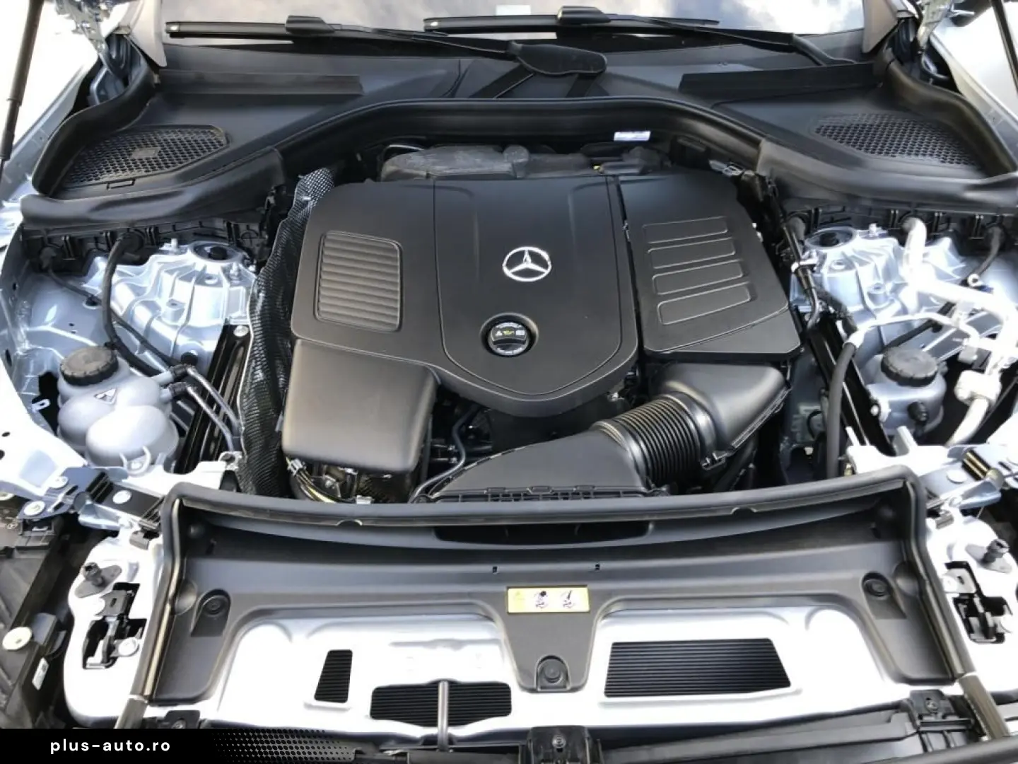 MERCEDES-BENZ GLC 200 4MATIC  MBUX AMG Pano AHK