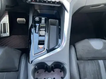 PEUGEOT 3008 Hybrid 136 GT  PANO E-Sitz CAM LED