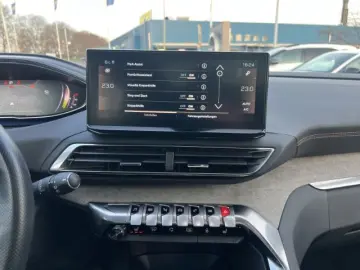 PEUGEOT 3008 Hybrid 136 GT  PANO E-Sitz CAM LED