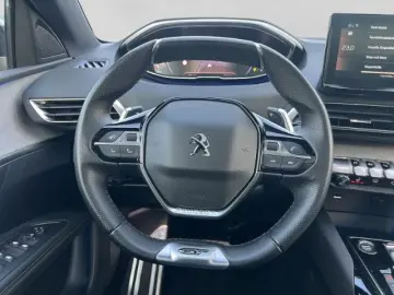 PEUGEOT 3008 Hybrid 136 GT  PANO E-Sitz CAM LED