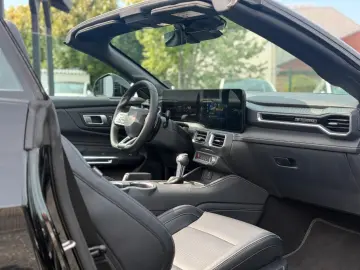 FORD Mustang Convertible 5.0 Ti-VCT V8 328 kW GT