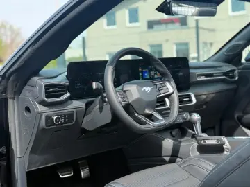 FORD Mustang Convertible 5.0 Ti-VCT V8 328 kW GT