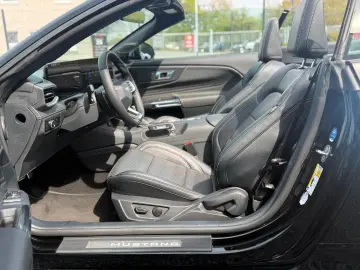 FORD Mustang Convertible 5.0 Ti-VCT V8 328 kW GT