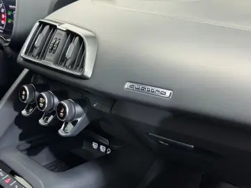 AUDI R8 Coupe 5.2 FSI Quattro Technologie-Paket RFK