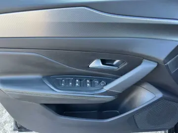 PEUGEOT 408 Plug-In Hybrid 225 GT  360  Winterpaket