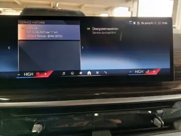 BMW X6 xDrive30d PANO STANDHZ KAMERA HUD AHK ICONIC