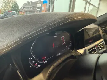 BMW M4 Competition Cabrio Carbon HUD Laser