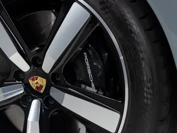 PORSCHE Cayenne Turbo E-Hybrid   Burmester   HD-Matrix