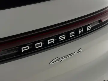 PORSCHE Cayenne S E-Hybrid   InnoD   HinterachsL   HDmtr