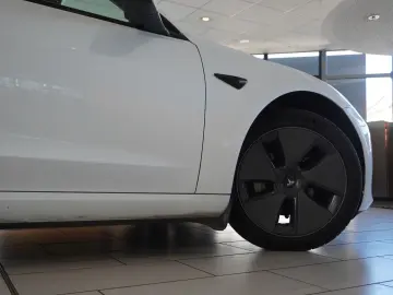 TESLA Model 3 LONGRANGE DUAL-MOTOR NAVI KAMERA PANO SH