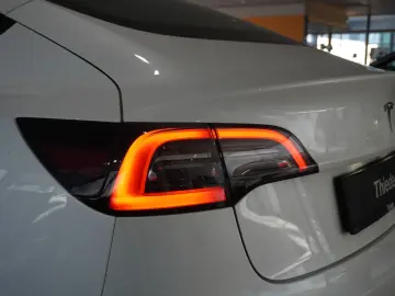 TESLA Model 3 LONGRANGE DUAL-MOTOR NAVI KAMERA PANO SH