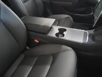 TESLA Model 3 LONGRANGE DUAL-MOTOR NAVI KAMERA PANO SH