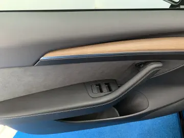 TESLA Model 3 Long Range Dual AWD Klima SHZ 360 Pano 8