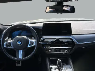 BMW M550i xDrive