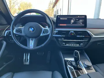 BMW M550i xDrive Limousine Head-UP AHK Laser