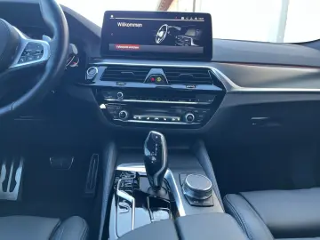 BMW M550i xDrive Limousine Head-UP AHK Laser