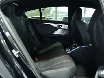 BMW M8 Competition Gran Coupé 1.H  Carbon B&W MwSt