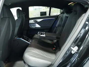 BMW M8 Competition Gran Coupé 1.H  Carbon B&W MwSt