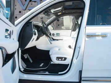 ROLLS ROYCE Cullinan MANSORY  FORGED CARBON ONLY 7600 KM