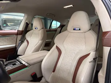 BMW M8 Competition  Bentley Interior Carbon Laser 36