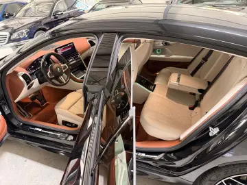 BMW M8 Competition  Bentley Interior Carbon Laser 36