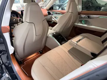 BMW M8 Competition  Bentley Interior Carbon Laser 36