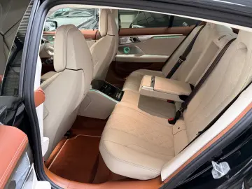 BMW M8 Competition  Bentley Interior Carbon Laser 36