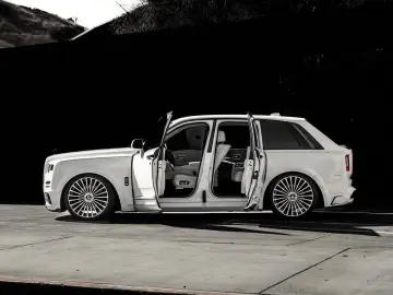 ROLLS ROYCE Cullinan BLACK BADGE 600 MANSORY CARBON