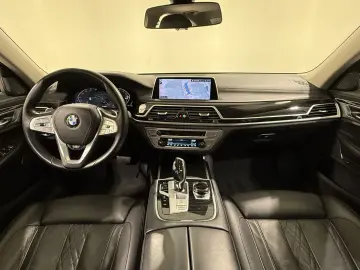 BMW 750i xDrive Limousine Standhzg AHK Massage GSD