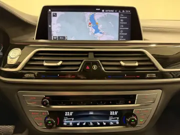 BMW 750i xDrive Limousine Standhzg AHK Massage GSD