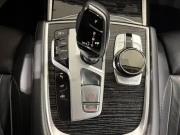 BMW 750i xDrive Limousine Standhzg AHK Massage GSD