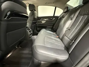 BMW 750i xDrive Limousine Standhzg AHK Massage GSD