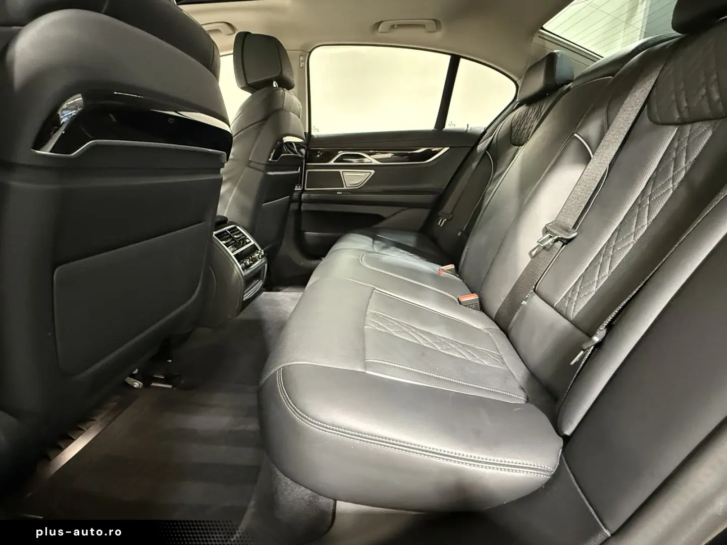 BMW 750i xDrive Limousine Standhzg AHK Massage GSD