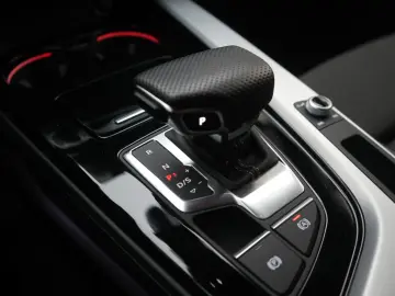 AUDI A5 40 TDI quattro S tronic S line Navi ACC Kamer